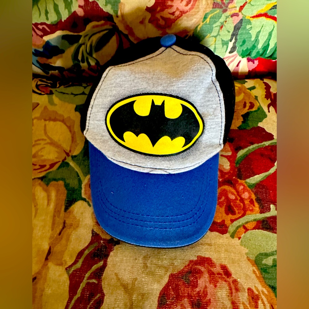 KIDS BATMAN HAT CHILD SIZE- ONE SIZE FITS MOST Gray Blue Yellow Batman DC Comics